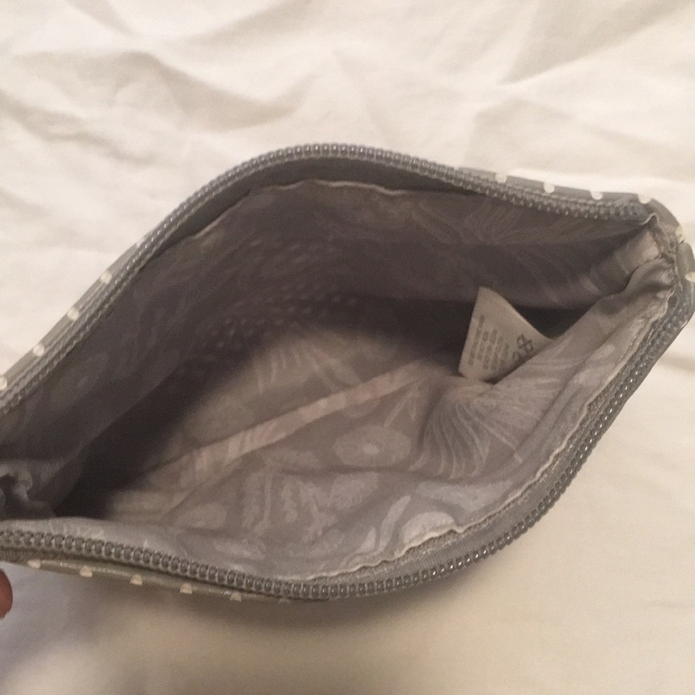 Honest beauty zippered pouch - Picture 4 of 9